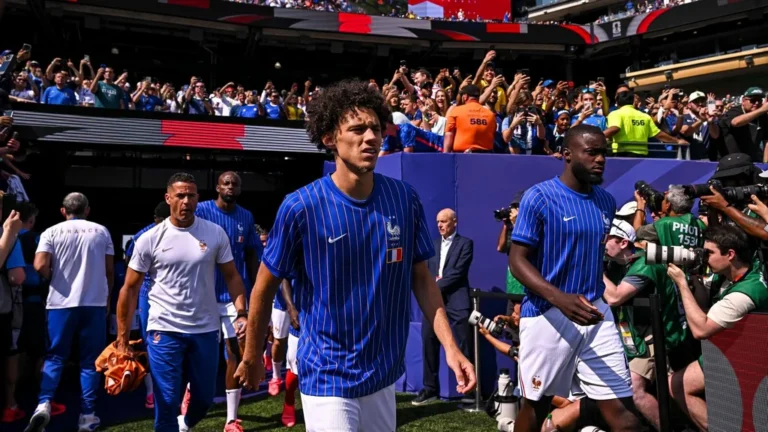 Kang-In Lee sous le maillot du PSG avant son départ vers l'Atlético de Madrid