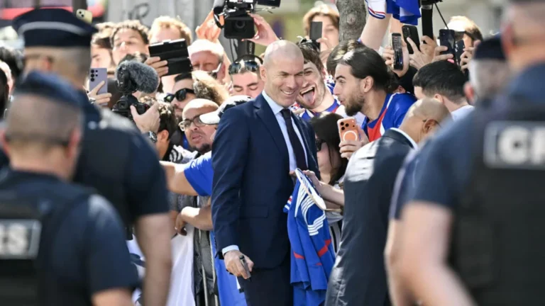 Zinédine Zidane lors de sa présentation comme sélectionneur de l’équipe de France
