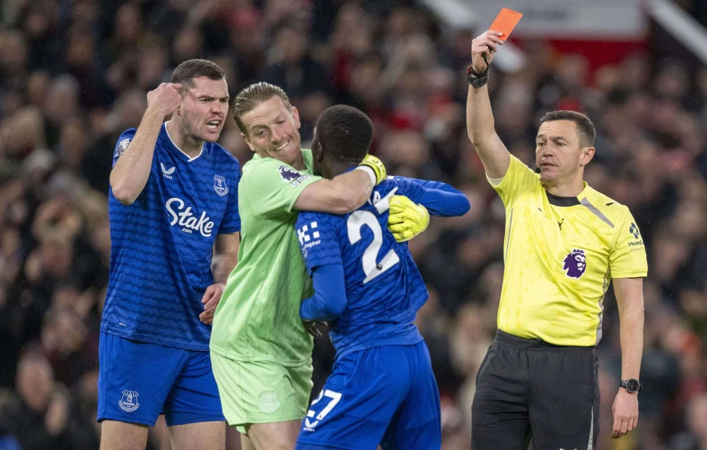 Gueye exclu pour avoir giflé un coéquipier lors d’Everton-Man United